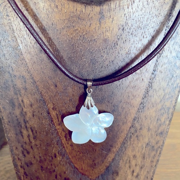 Sterling silver leather cord with mother of pearl MOP Sterling pendant boho - Picture 2 of 5